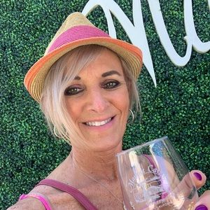 Meet your Posher, Deena